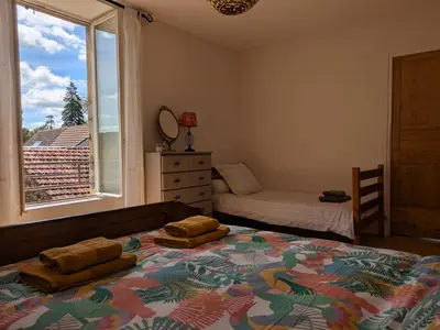 Un ou plusieurs lits dans un hébergement de l'établissement Chez Max et Juliette - Charmante maison familiale en bordure de forêt