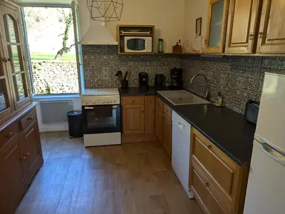Cuisine ou kitchenette dans l'établissement Chez Max et Juliette - Charmante maison familiale en bordure de forêt