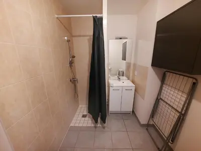 Salle de bains dans l'établissement Le 18 - Apt 2 Personnes, avec terrasse
