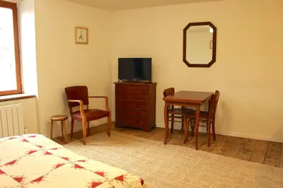 Télévision ou salle de divertissement dans l'établissement Studio Rossignol
