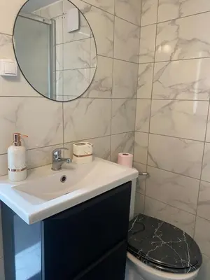Salle de bains dans l'établissement Studio Moderne et Parking gratuit