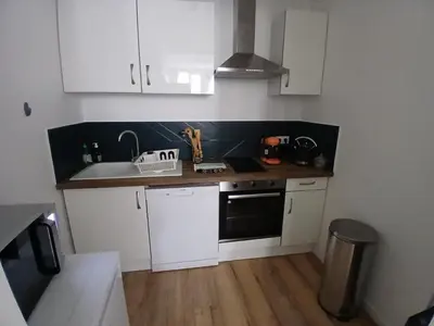 Cuisine ou kitchenette dans l'établissement Comfortable studio pour 2 personnes