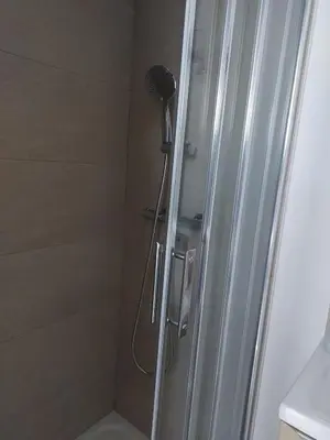 Salle de bains dans l'établissement Sous les toits - Wi-Fi - TV