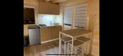 Cuisine ou kitchenette dans l'établissement Chalet - Spa Jacuzzi le Rouge-Gorge
