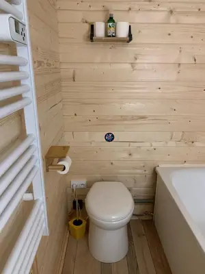 Salle de bains dans l'établissement Chalet - Spa Jacuzzi le Rouge-Gorge