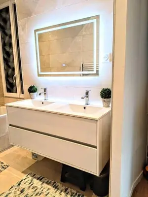 Salle de bains dans l'établissement LOasis Dijonnaise 8 PEOPLE