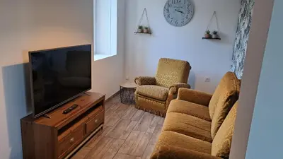 Télévision ou salle de divertissement dans l'établissement Appartement 2 à 4 personnes à la campagne