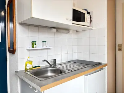 Cuisine ou kitchenette dans l'établissement T2 23m2 Confort calme Centre ville Paray app 408