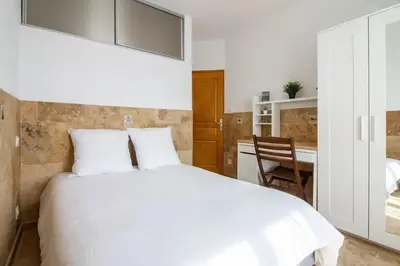 Un ou plusieurs lits dans un hébergement de l'établissement Le Martre - Apt 4 Personnes, 2 ch, avec Balcon