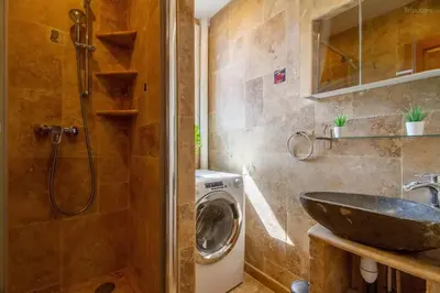 Salle de bains dans l'établissement Le Martre - Apt 4 Personnes, 2 ch, avec Balcon