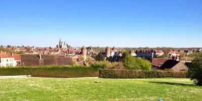 Vue générale sur Semur-en-Auxois ou vue de la ville depuis la maison de vacances