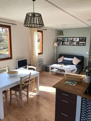 Coin salon dans l'établissement Chalet Sérénité