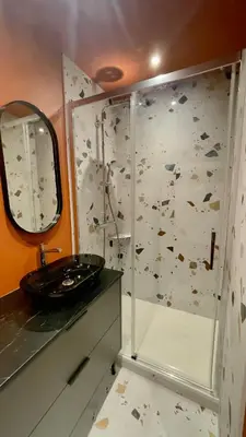Salle de bains dans l'établissement Le Richebourg - Place Wilson, Centre Ville