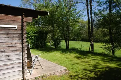 Jardin de l'établissement Hotel Camping sur Yonne