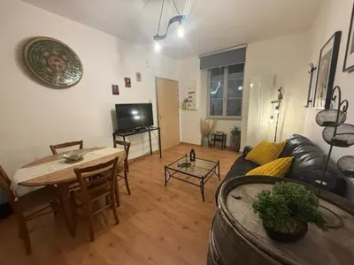 Coin salon dans l'établissement Appartement cosy centre Lons Le Saunier