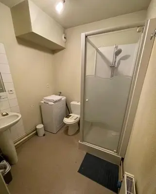 Salle de bains dans l'établissement Studio du Jura