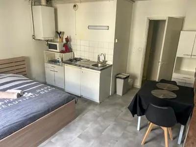 Cuisine ou kitchenette dans l'établissement Studio du Jura