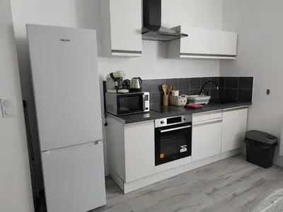 Cuisine ou kitchenette dans l'établissement Studio tout confort - TV - Wifi