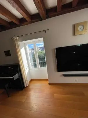 Télévision ou salle de divertissement dans l'établissement Le Vauban