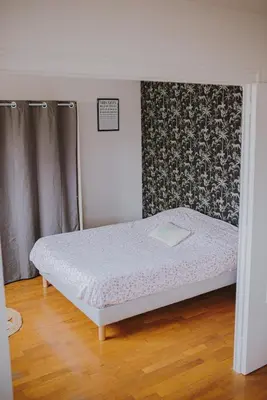 Un ou plusieurs lits dans un hébergement de l'établissement Le Côte Ouest - 2 Bedroom Apartment with Garage