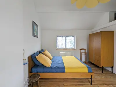 Un ou plusieurs lits dans un hébergement de l'établissement La maison bleue