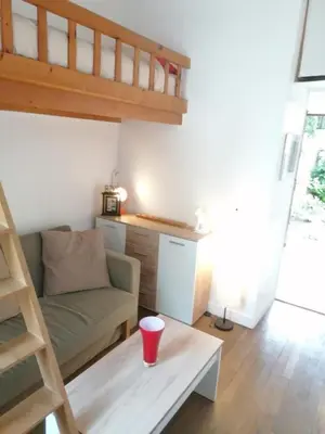 Coin salon dans l'établissement Le Cosy Dijonnais - Disponible après le 1er Mai