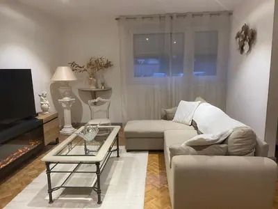 Télévision ou salle de divertissement dans l'établissement Le cosy Tournusien