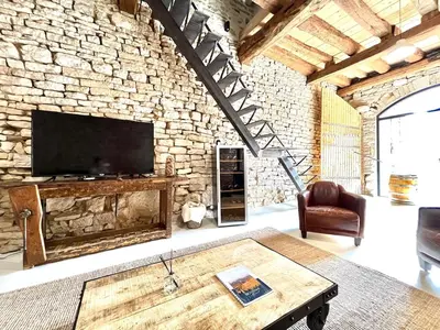 Télévision ou salle de divertissement dans l'établissement Domaine Paulette, Maison Paulette