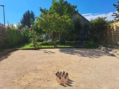 Jardin de l'établissement Ferme spacieuse climatisée, SPA & Pétanque