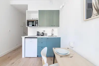 Cuisine ou kitchenette dans l'établissement Le Hardi