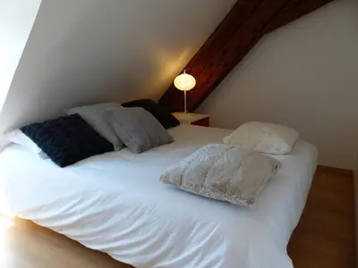 Un ou plusieurs lits dans un hébergement de l'établissement Spacious apartment in the heart of the city center