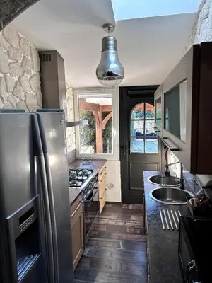 Cuisine ou kitchenette dans l'établissement Maison Digoin