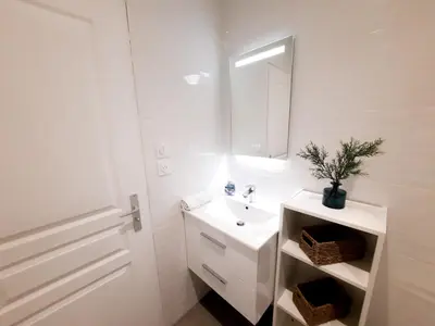 Salle de bains dans l'établissement Le Foch - Apt 4 Personnes, 1 ch, Proche Gare