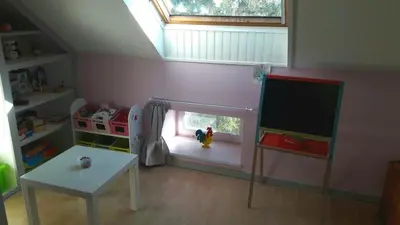 Télévision ou salle de divertissement dans l'établissement La Maison du Bonheur