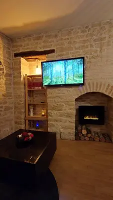 Télévision ou salle de divertissement dans l'établissement Clos des Perrières Cosy T2 Centre Ville Dijon Gare