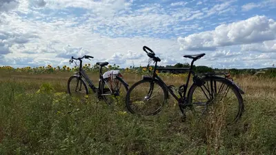 Vélo sur le terrain de l'établissement La Belle Epoque ou dans les environs