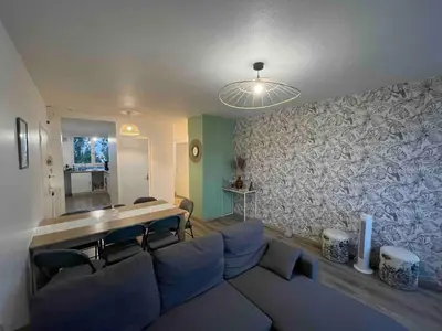 Coin salon dans l'établissement Agréable logement 8 personnes