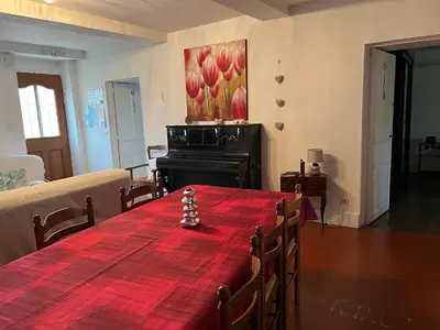 Coin salon dans l'établissement Gîte Les Lilas
