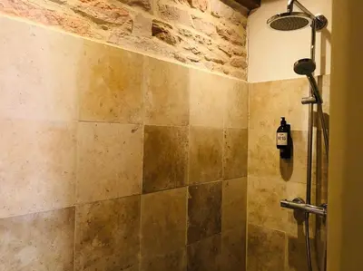 Salle de bains dans l'établissement Gîte Le Clos de Miribel