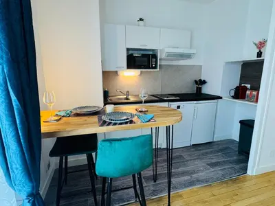 Cuisine ou kitchenette dans l'établissement Centre-ville, parking facile,confortable