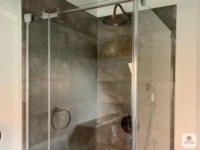 Salle de bains dans l'établissement Algranate - Maison du Tisserand
