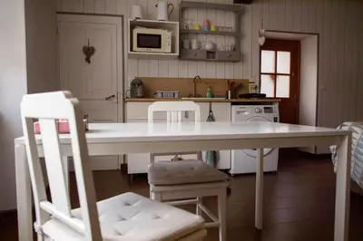 Cuisine ou kitchenette dans l'établissement La maison d'en face a cozy guesthouse