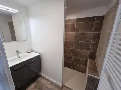 Salle de bains dans l'établissement Appartement au cœur des vignes