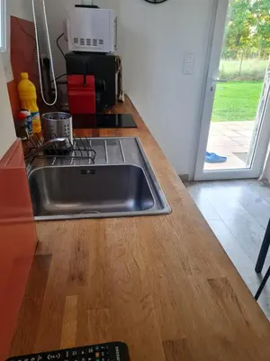 Cuisine ou kitchenette dans l'établissement Studio indépendant à la campagne, proche Paray le Monial