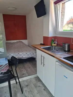 Cuisine ou kitchenette dans l'établissement Studio indépendant à la campagne, proche Paray le Monial