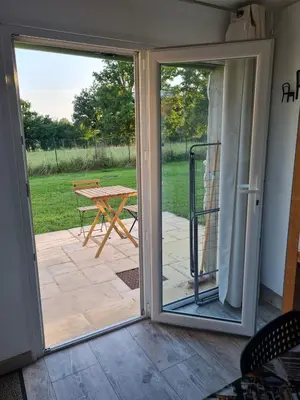 Balcon ou terrasse dans l'établissement Studio indépendant à la campagne, proche Paray le Monial