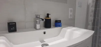 Salle de bains dans l'établissement Le Coup de Foudre Jardin - Spacieux