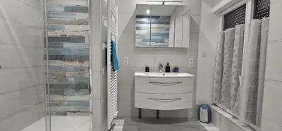 Salle de bains dans l'établissement Le Coup de Foudre Jardin - Spacieux