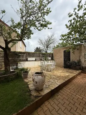 Jardin de l'établissement Joli studio au Rez de chaussée