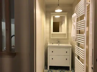 Salle de bains dans l'établissement Maison d'Alice - Centre-ville de Cluny avec parking